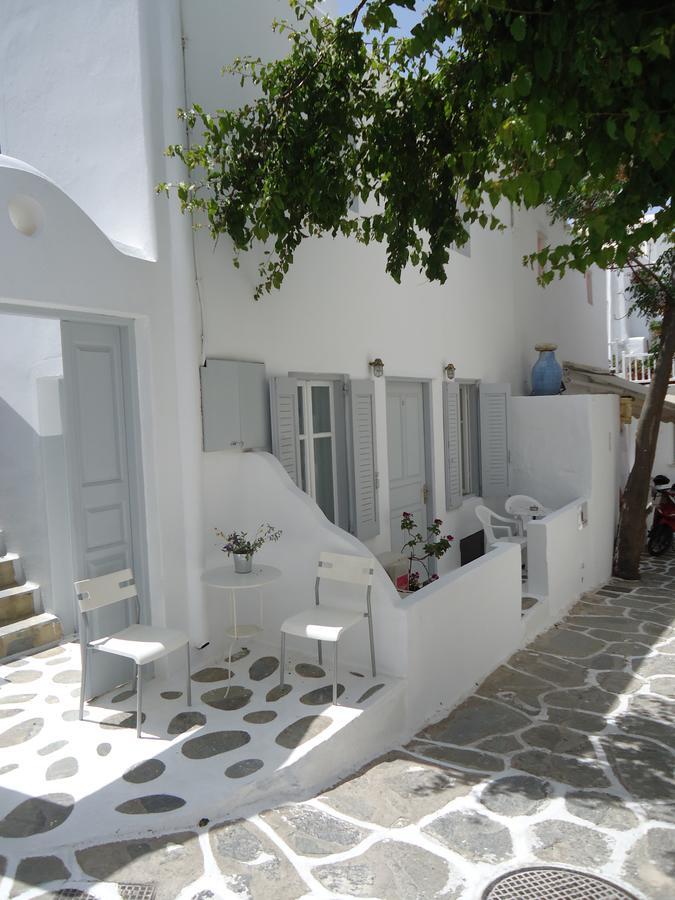 Lirous Mykonos Town